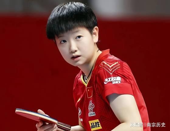 送行一脸慈祥仿佛家长送孩子上学有爱!国乒出征多哈马龙为孙颖莎(图5)