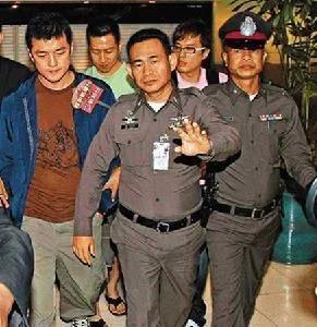 身材李亚鹏的脸穿大露肩很自信李嫣和朋友逛街被偶遇王菲的(图11)